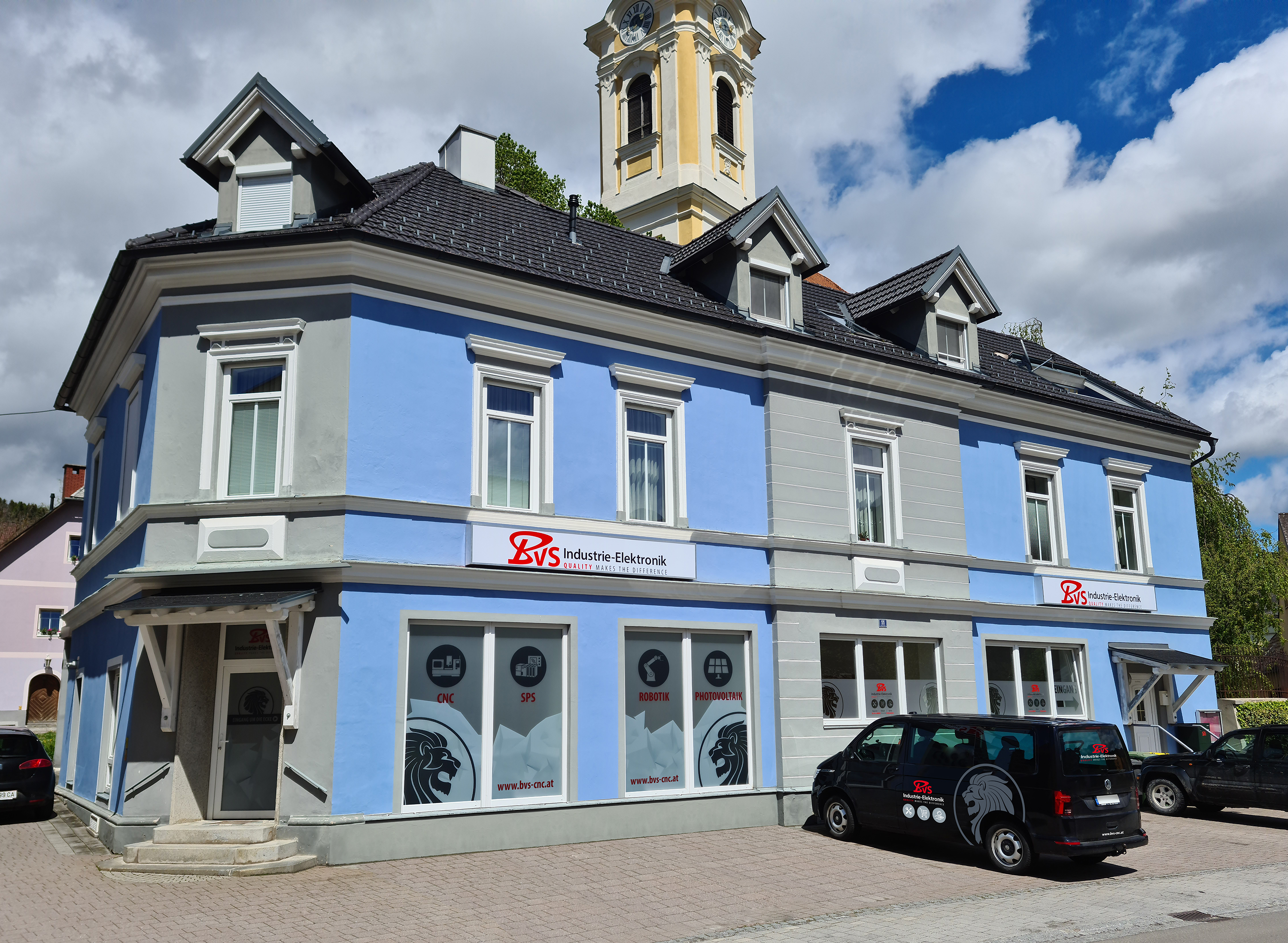 news vorhang auf at firmengebaeude